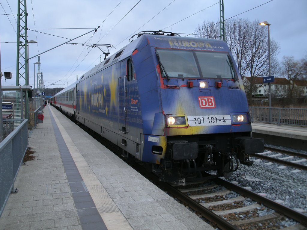 101 101 mit dem IC Binz-Frankfurt/Main am 09.Februar 2011 in Bergen/Rgen.