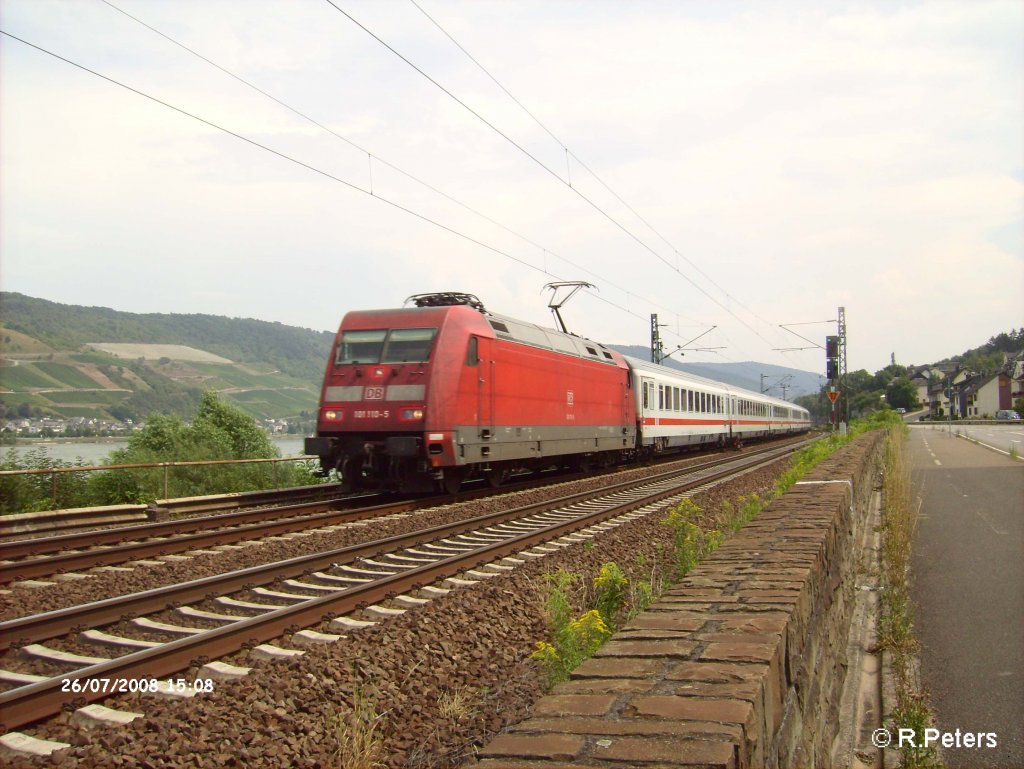 101 110-5 zieht bei Rheindiebach den IC 2012 Obersdorf-Leipzig HBF. 26.07.08
