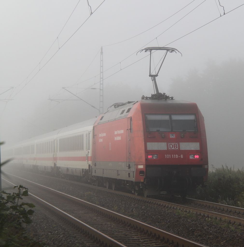 101 119-6 mit IC 2217 von Stralsund nach Stuttgart Hbf bei der Duchfahrt in Sildemow.09.09.2012