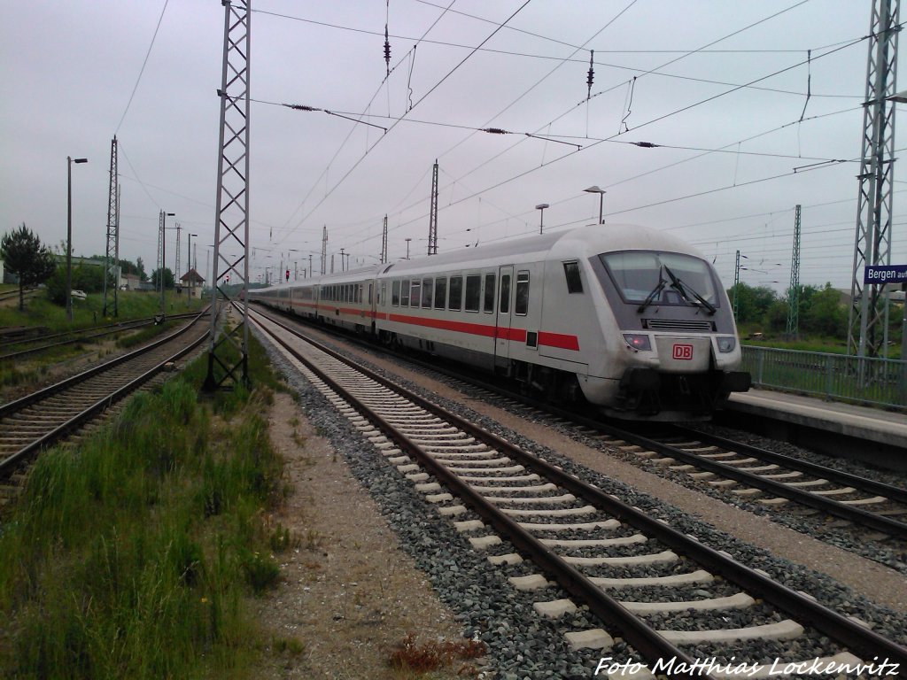 101 120-4 mit IC 2213mit Ziel Stuttgart bei der Ausfahrt aus Bergen auf R�gen am 2.6.13