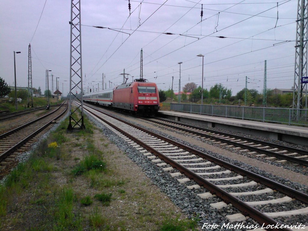 101 139-4 bei der Ausfahrt aus Bergen auf R�gen am 11.5.13
