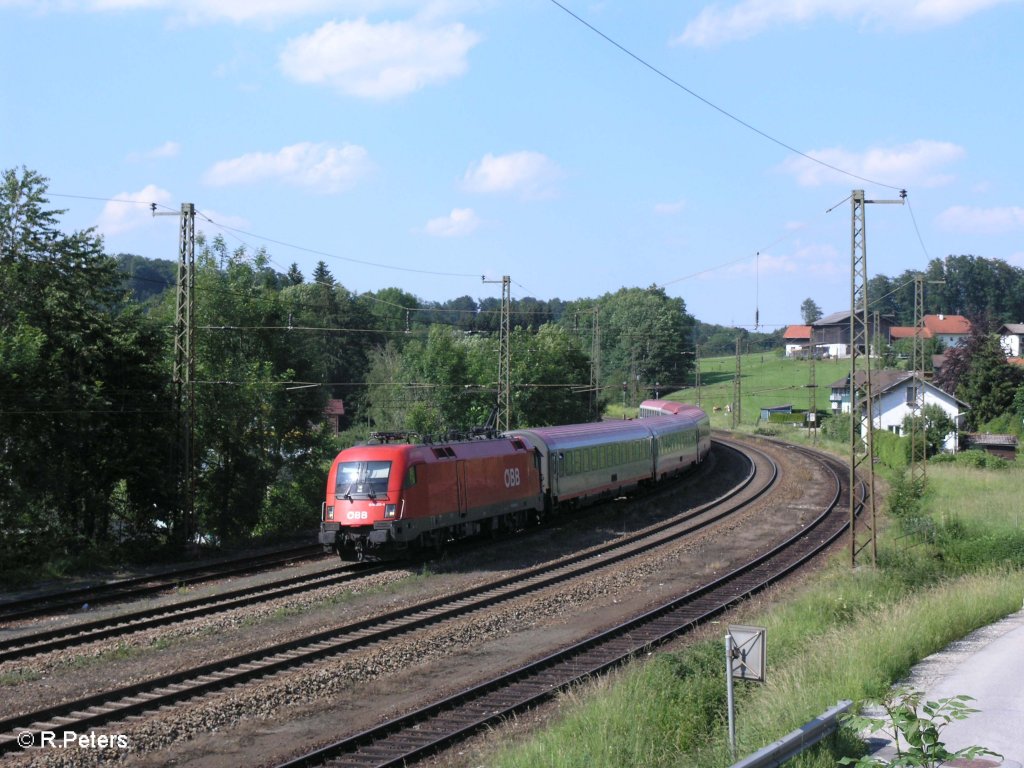 1016 003-4 durchfhrt Hellwang-Elixhausen mit den BB IC642 Salzburg Hotel IBIS. 13.06.09
