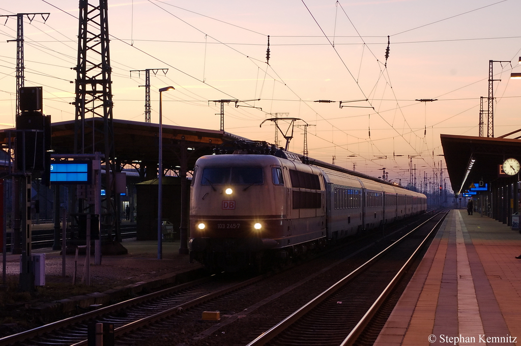 103 245-7 mit dem IC 145 von Schiphol (Airport) nach Berlin Ostbahnhof in Stendal. 29.11.2011
