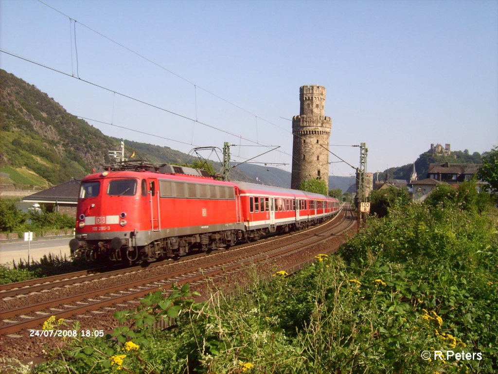 110 295-3 verlsst Oberwesel mit ein Verstrkungs RE nach Koblenz. 24.07.08