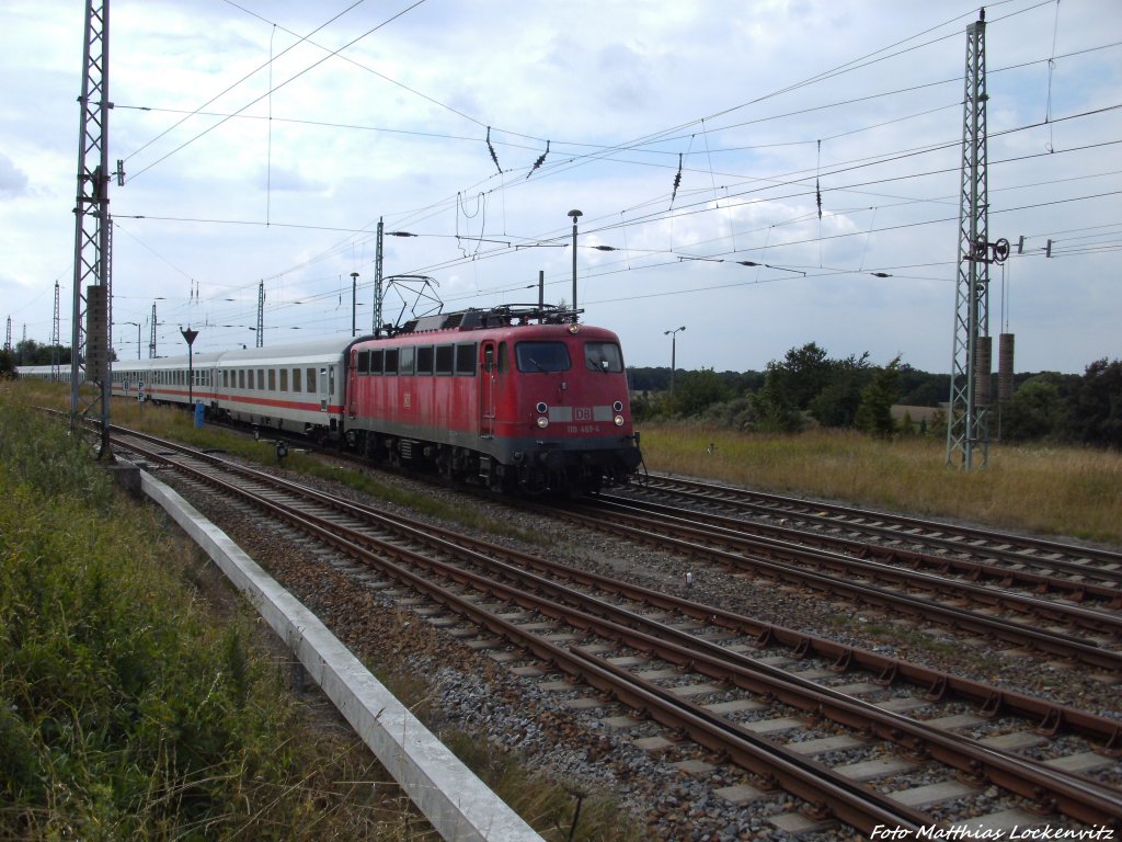 110 469-4 mit dem Ic 2553 mit ziel Ostseebad Binz bei der Einfahrt in Bergen auf R�gen am 10.8.13