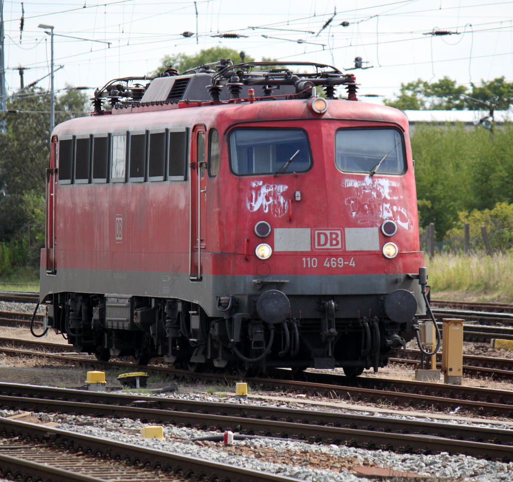 110 469-4(DB-Regio NRW Dortmund)abgestellt im Rostocker Hbf.09.08.2013