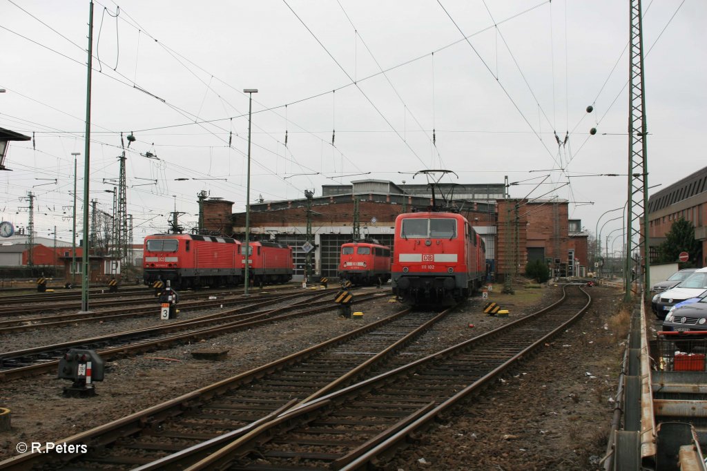 111 102, 110 409-0, 143 644-3 im BW Frankfurt/Main. 18.02.12