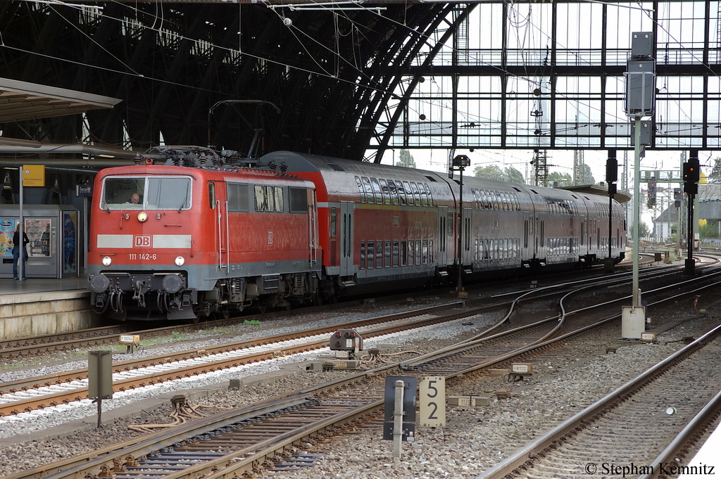 111 142-6 mit der (RB 28642) von Bremen Hbf nach Bremen-Vegesack in Bremen. 13.09.2011