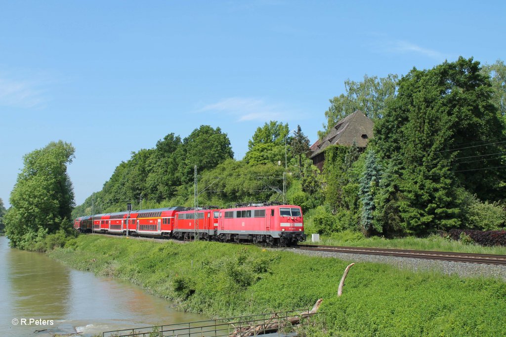 111 166-5 + 182-2 ziehen den RE4254 Mnchen - Regensburg - Nrnberg bei Volkmannsdorf. 08.06.13