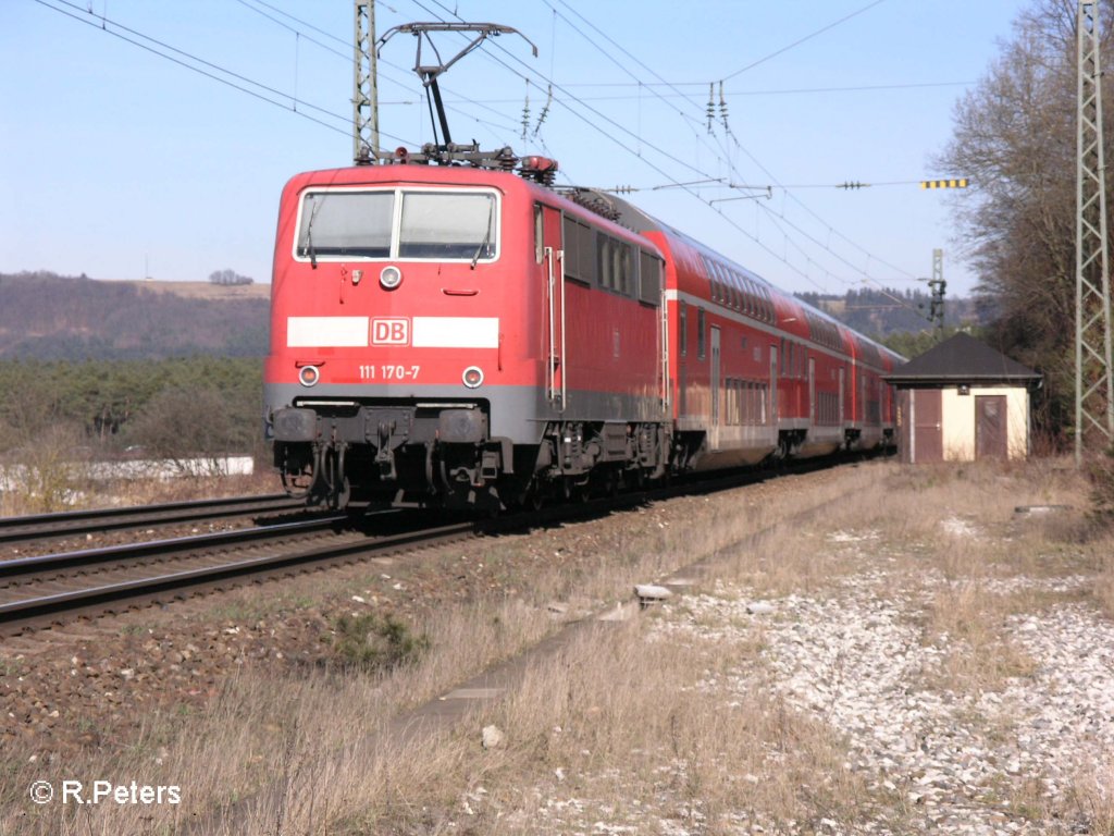 111 170-7 schiebt bei Sengenthal ein RE Nrnberg. 06.03.08