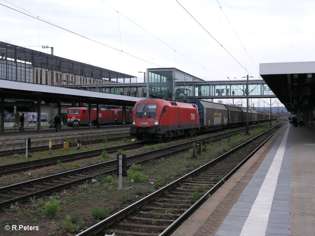 1116 004-1 zieht ein gedeckten Gterzug durch Regensburg HBF. 05.10.09
