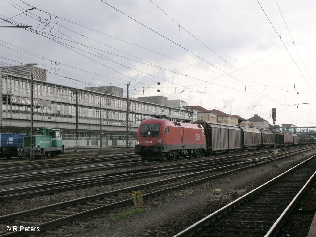 1116 006-6 zieht ein gedeckten Gterzug durch Regensburg HBF. 20.06.09