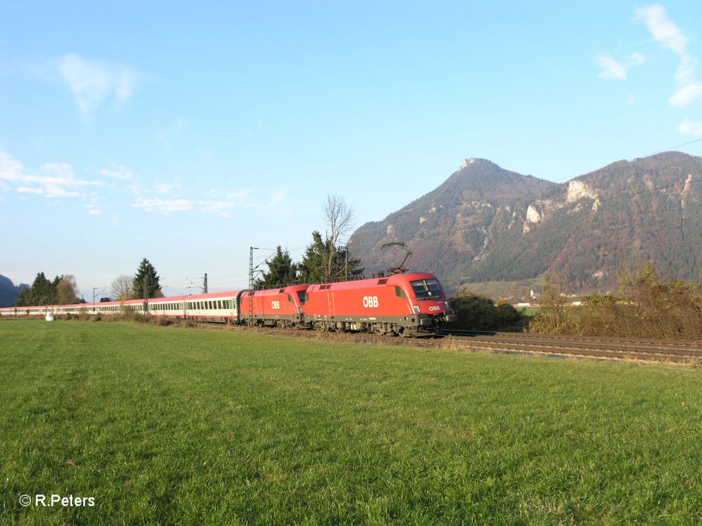 1116 237 + 094 mit einem EC83 nach Verona bei Niederaudorf. 03.11.10