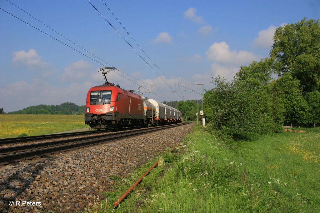 1116 278-1 mit gemischten Gterzug bei Plling. 13.05.11