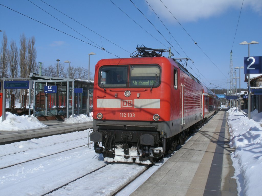 112 103-7,am 24.Mrz 2013,auf Gleis 2 in Bergen/Rgen.