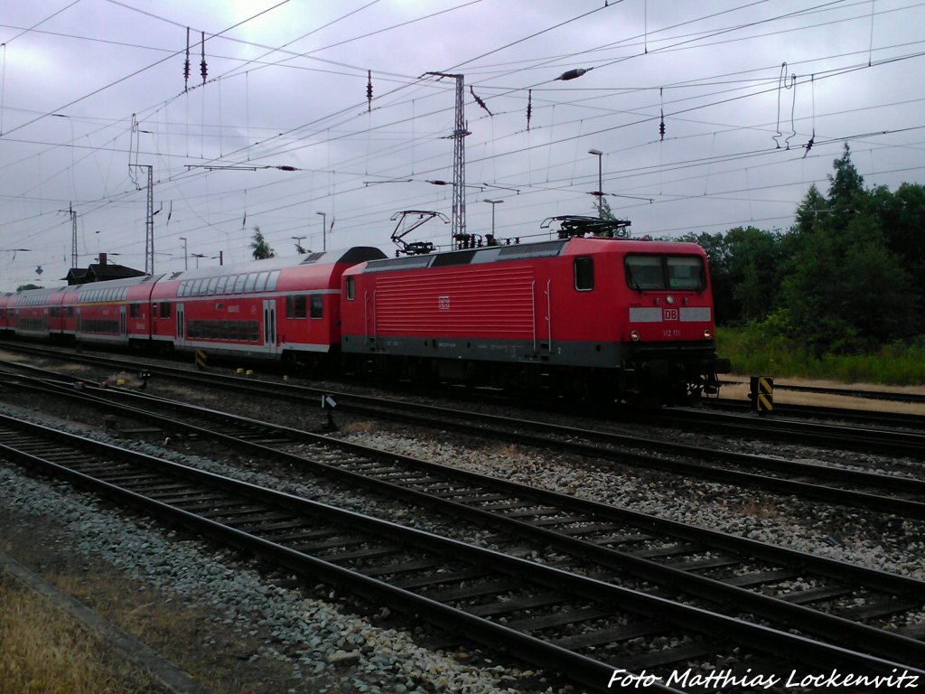 112 111 F�hrt als RE5 mit ziel Lutherstadt Wittenberge als Rangierfahrt auf Gleis 10 ein im Bahnhof Rostock Hbf am 22.6.13