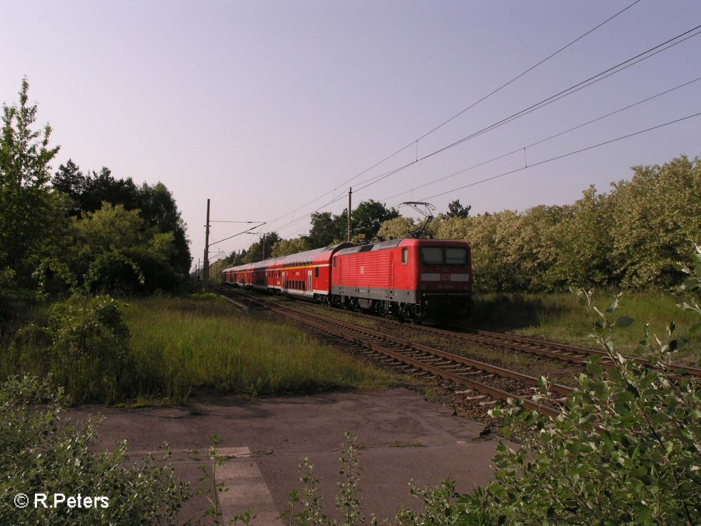 112 133-4 schiebt den Re1 Magdeburg bei ex HP Vogelsang. 30.05.08