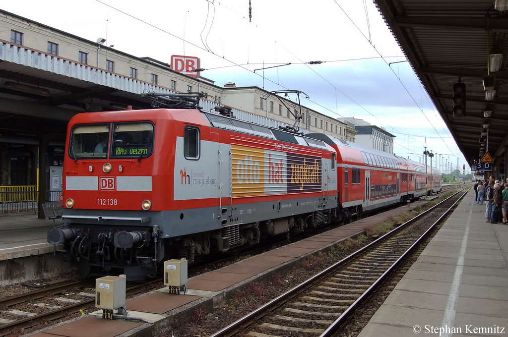 112 138  Otto hat Zugkraft  mit dem RE20 (RE 17704) nach Uelzen in Magdeburg. 09.07.2011