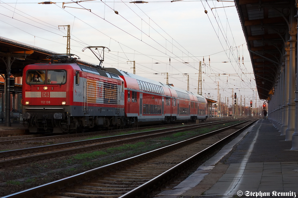 112 138  Otto hat Zugkraft  mit dem RE20 (RE 17712) von Halle(Saale) Hbf nach Uelzen in Stendal. 28.12.2011