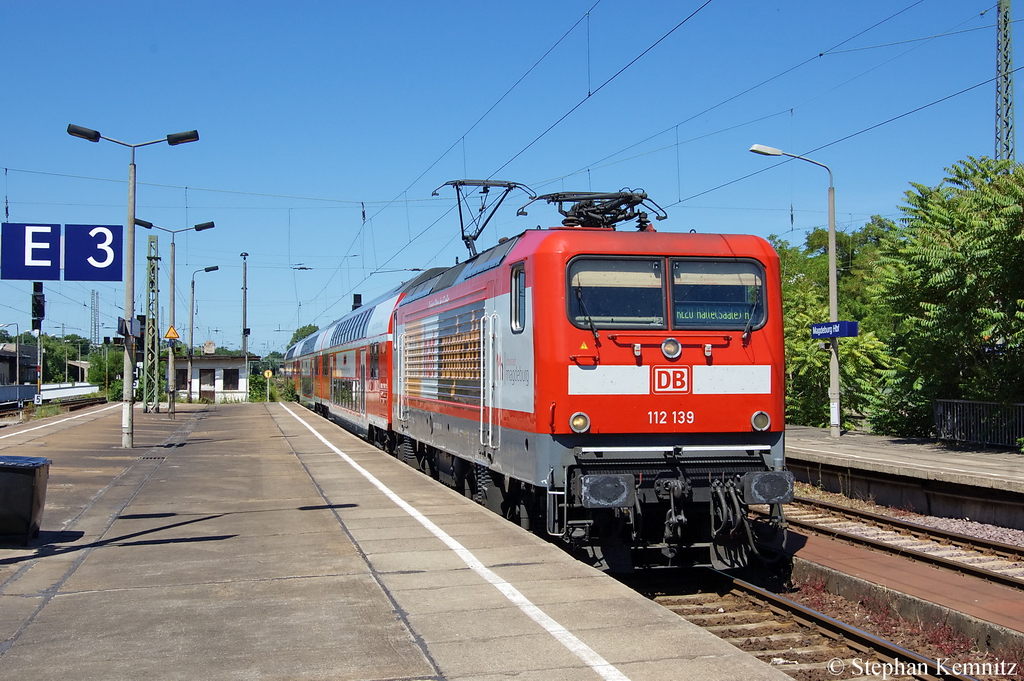 112 139 mit der IRE-Garnitur kam als RE20 (RE 17711) aus Uelzen in Magdeburg Hbf an und fuhr dann spter als IRE25 (IRE 4277) nach Berlin Hbf(tief) in Magdeburg ab. 27.06.2011