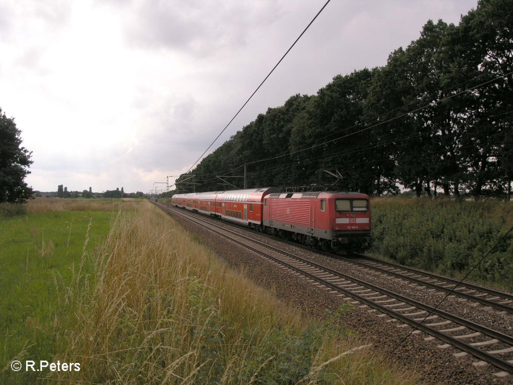 112 188-8 schiebt bei Jacobsdorf(Markt) ein RE nach Berlin. 19.07.08