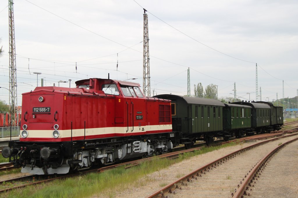112 565-7 abgestellt im Bahnhof Bergen auf Rgen.19.05.2012
