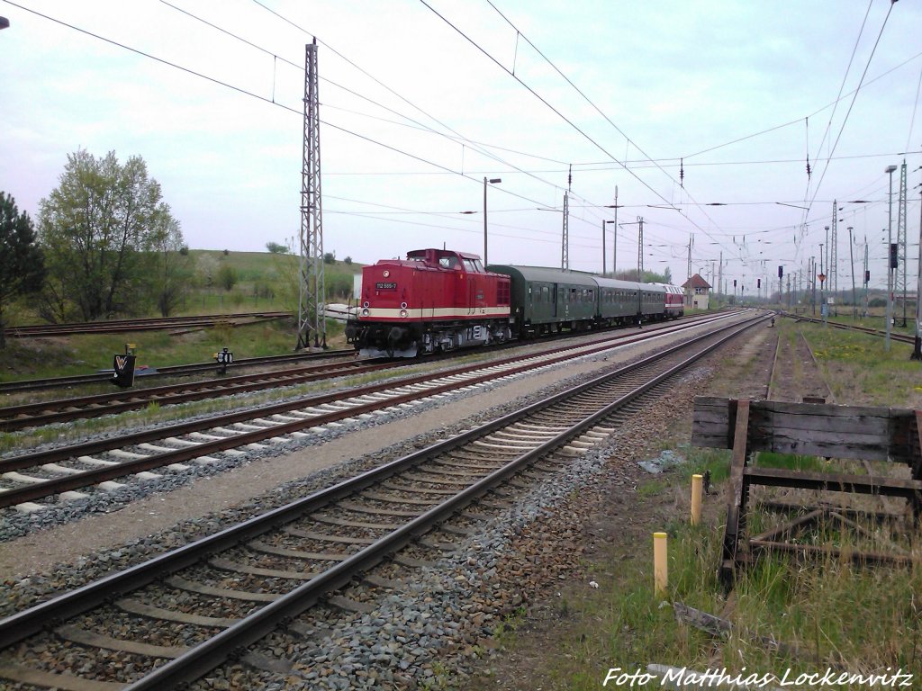 112 565-7 (DB 202 565-8) mit der MTEG 118 770-7 und Bghw wagen beim Rangieren im Bahnhof Bergen auf R�gen am 11.5.13