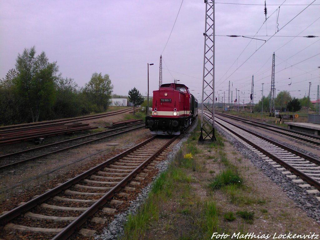 112 565-7 (DB 202 565-8) bei der Einfahrt in Bergen auf R�gen am 11.5.13