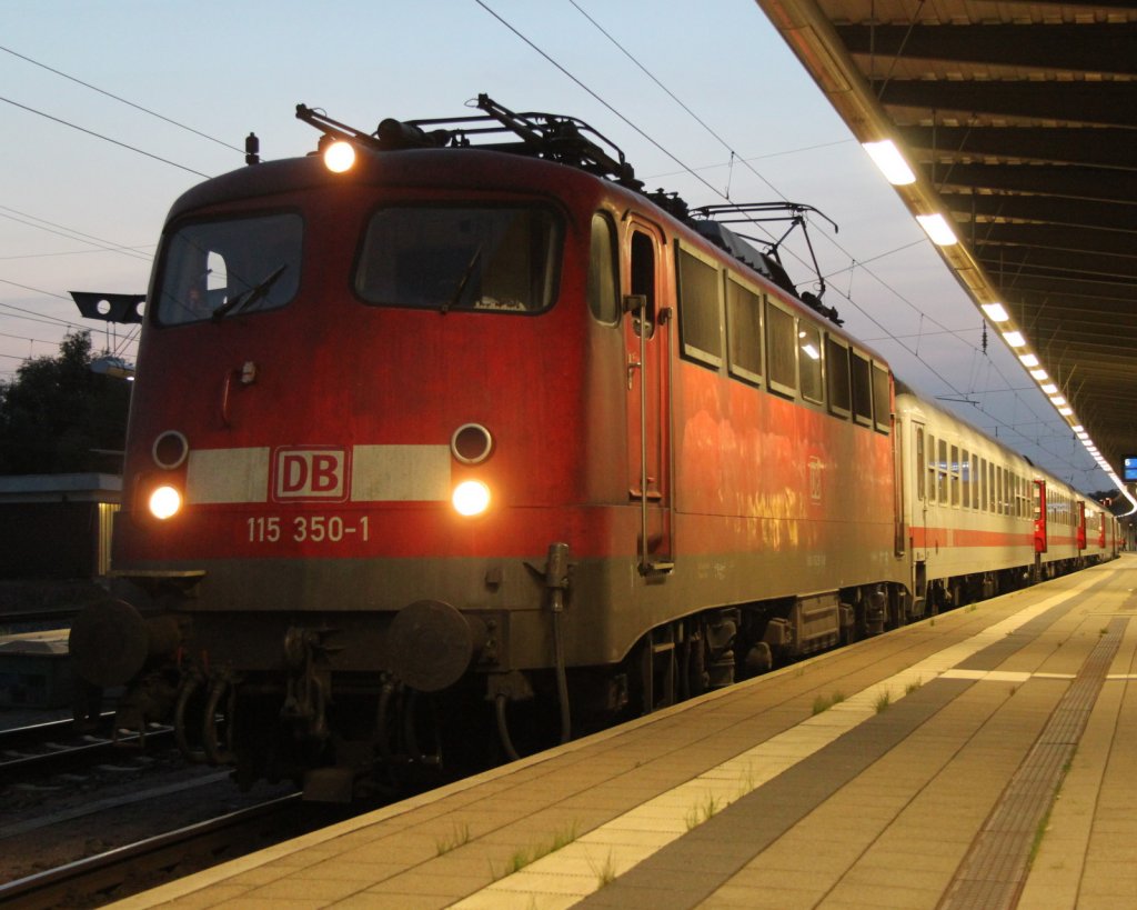 115 350-1 mit IC2406 von Kln Hbf nach Stralsund Hbf kurz vor der Ausfahrt im Rostocker Hbf.17.08.2012