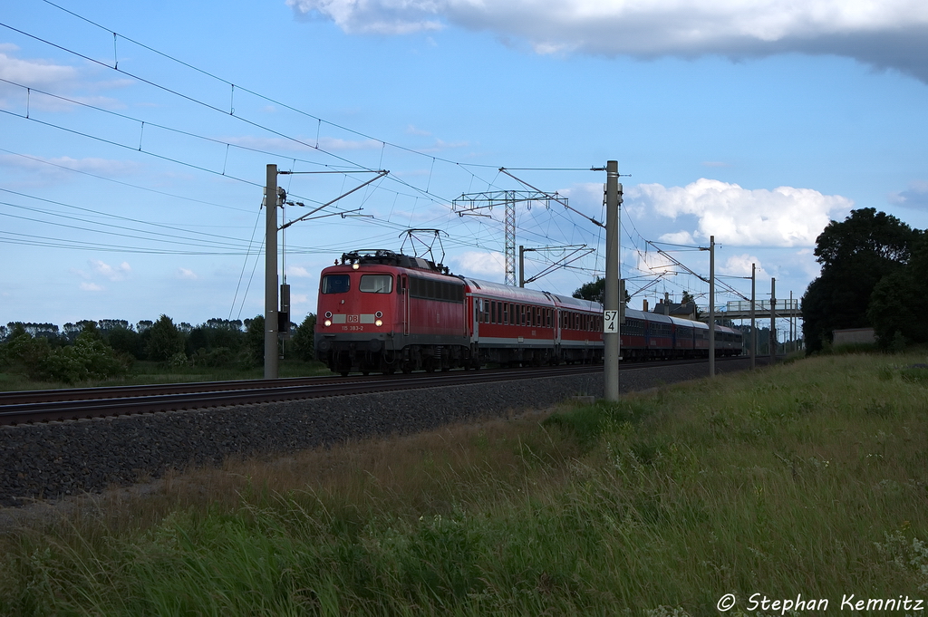 115 383-2 mit dem DZ 2861  Kreuzfahrer  von Berlin Gesundbrunnen nach Rostock Seehafen in Vietznitz. 22.06.2013