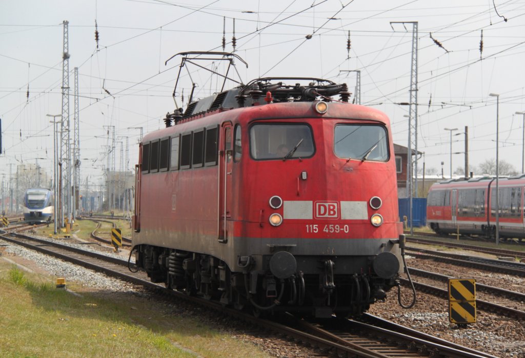 115 459-0 als Leerfahrt 77860 von Stralsund nach Rostock Hbf bei der Einfahrt im Rostocker Hbf.20.04.2012