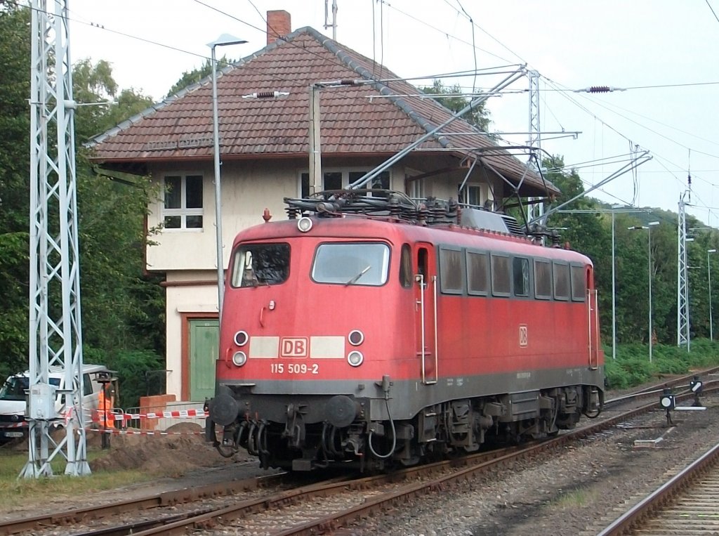 115 509 erhielt am 10.August 2010 vom Fdl Binz die Erlaubnis zur Fahrt an ihren Zug EC 379.