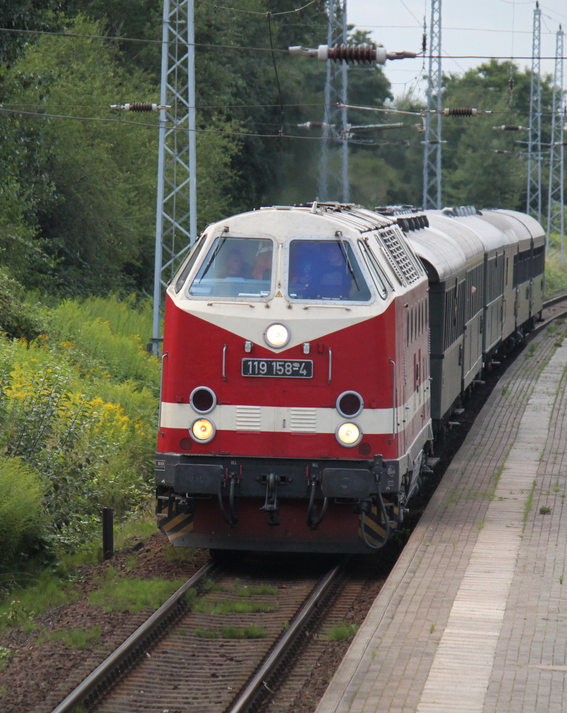 119 158-4 mit Sonderzug von Warnemnde nach Berlin-Schneweide bei der Durchfahrt in Rostock-Bramow.10.08.2013