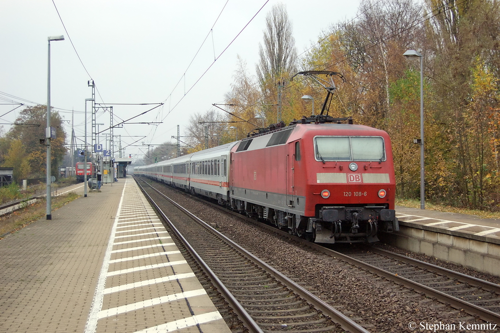 120 108-6 mit dem IC 2310 von Frankfurt(Main) Hbf nach Westerland(Sylt) in Elmshorn. 08.11.2011