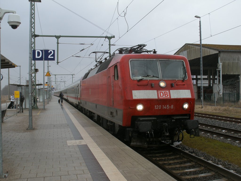 120 145-8 mit dem IC 2357 Leipzig-Binz,am 13.April 2013,in Zssow.