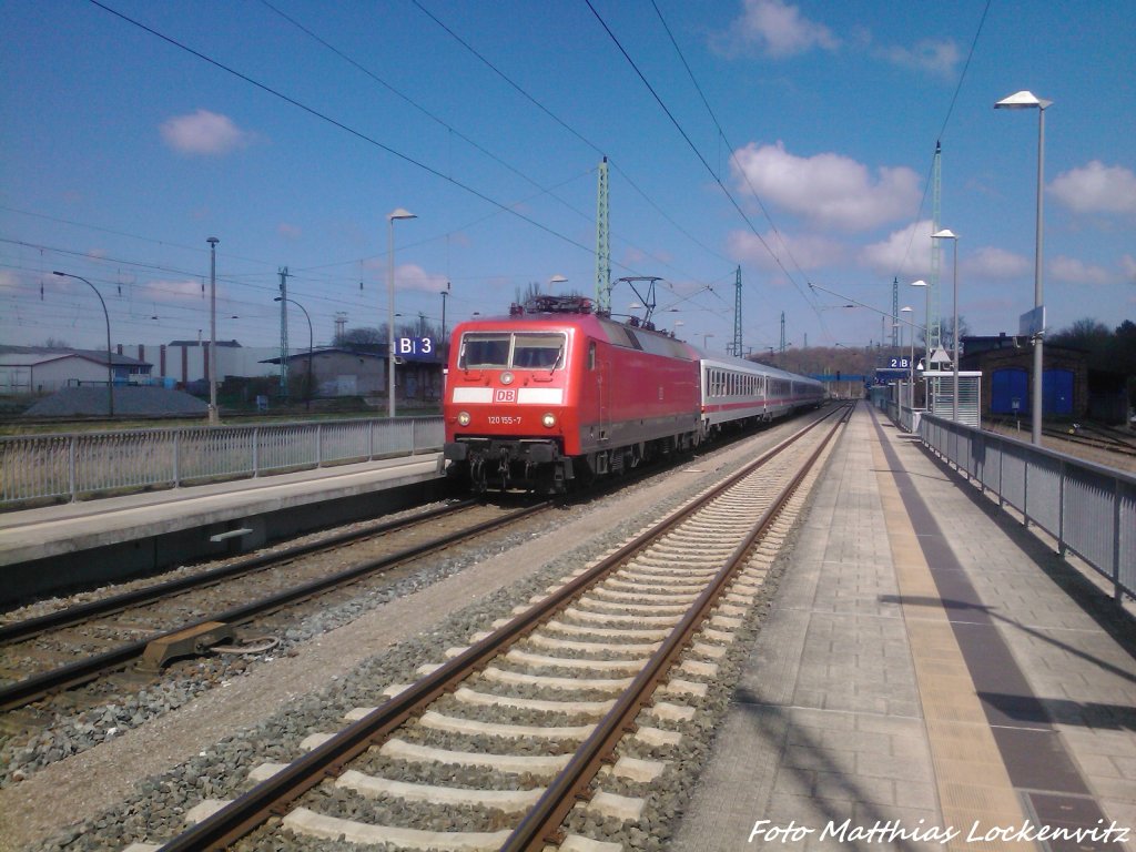 120 155-7 mit IC nach Z�ssow/K�ln Hbf im Bahnhof Bergen auf R�gen am 28.4.13