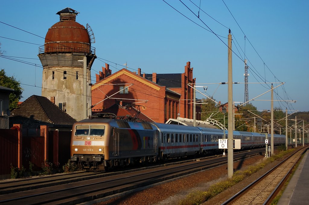 120 159-9  175 Jahre Deutsche Eisenbahn  mit dem IC 140 nach Schiphol (Airport) in Rathenow. 09.10.2010