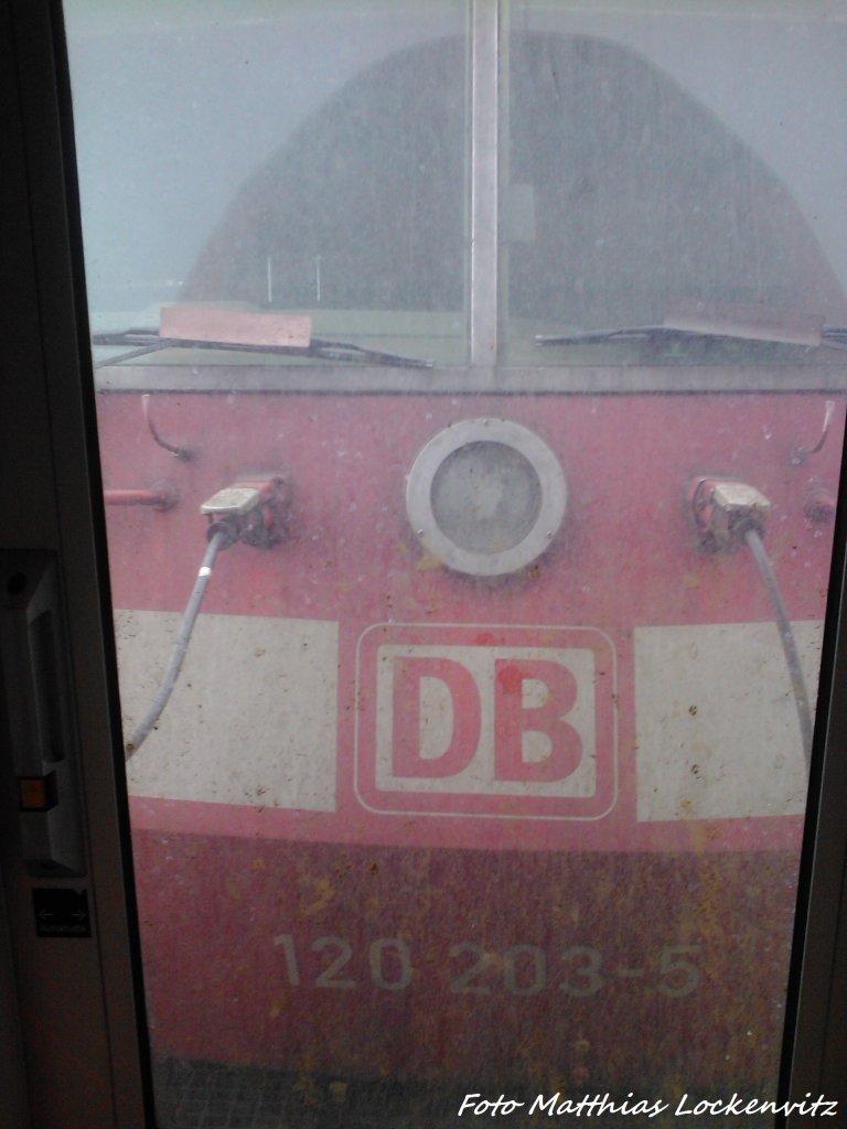 120 203-5 w�hrend der fahrt im RE1 Fotografiert am 13.4.13