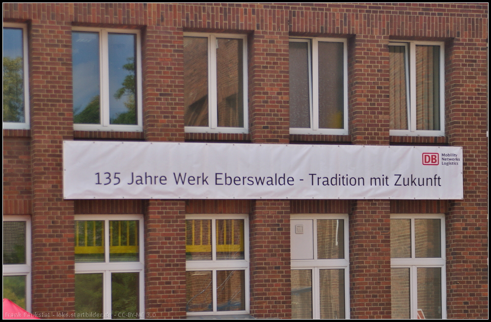  135 Jahre Werk Eberswalde - Tradition mit Zukunft  - Unter diesem Motto stand der diesj�hrige Tag der offen T�r am 08.06.2013 beim Betriebswerk Eberswalde der DB. In diesem Bw werden haupts�chlich die Rads�tze und Drehgestelle von G�terwagen repariert bzw ausgetauscht oder auch Sch�den an G�terwagen beseitigt.
