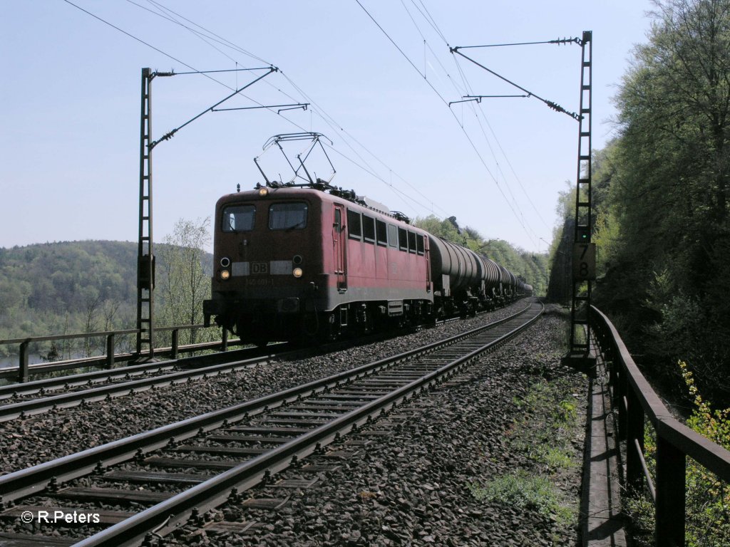 140 401-1 zieht kurz vorm Felsentor ein Kesselzug. 29.04.10