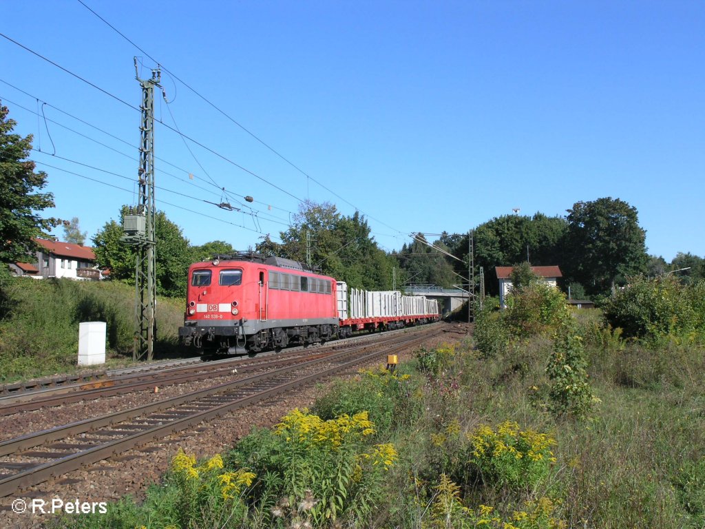 140 538-0 fhrt in Undorf mit ein leeren BB Holzzug ein. 09.09.08