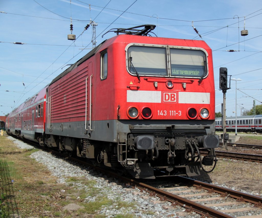 143 111-3 abgestellt mit RE 18591 von Warnemnde nach Berlin Hbf(tief) im Bahnhof Warnemnde.18.08.2012

