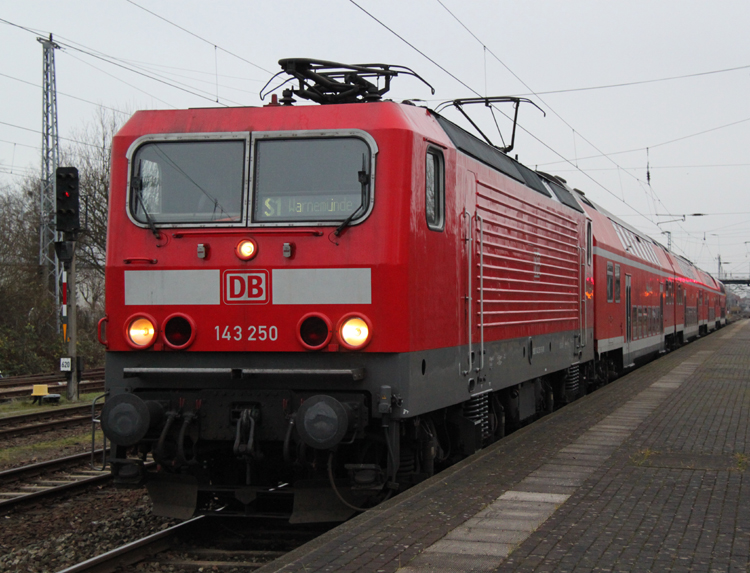 143 250-9 mit S1 von Rostock Hbf nach Warnemnde kurz nach der Ankunft im Bahnhof Rostock-Bramow.08.12.2011