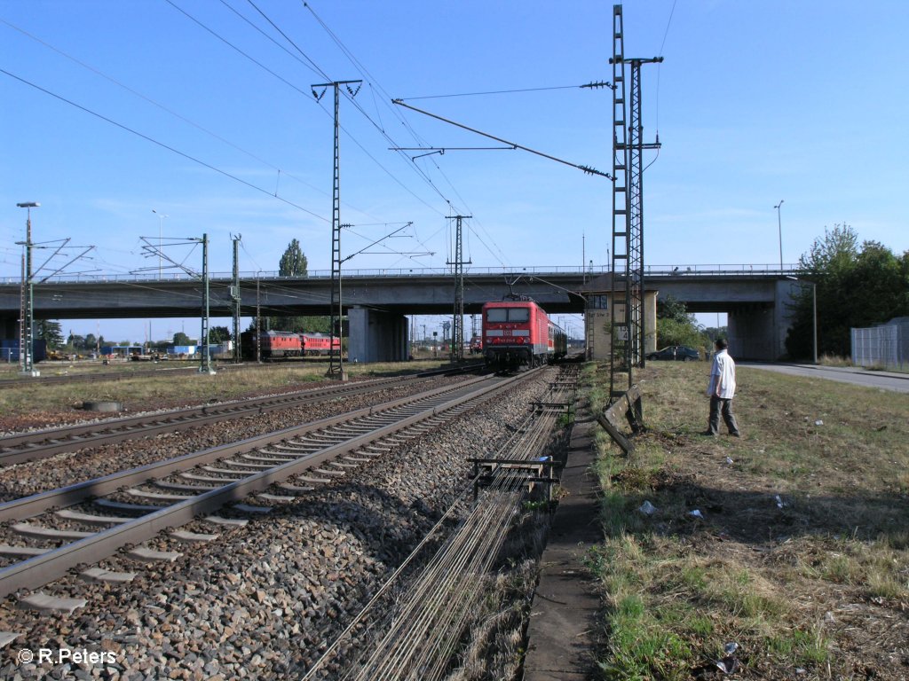 143 274-5 verlsst Regensburg mit einer RB Eggmhl geschoben. 09.09.09