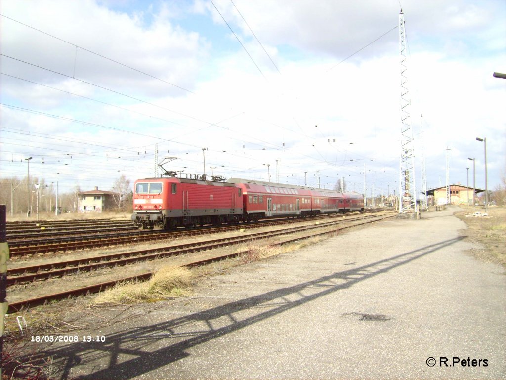 143 333-3 schiebt eine RB Frankfurt/Oder in den Bahnhof Eisenhttenstadt. 18.03.08