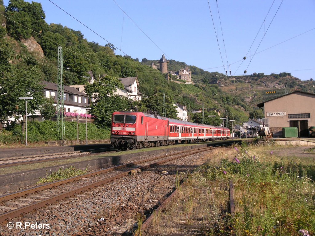 143 825-8 erreicht Bacharach mit einer RB Koblenz. 24.07.08