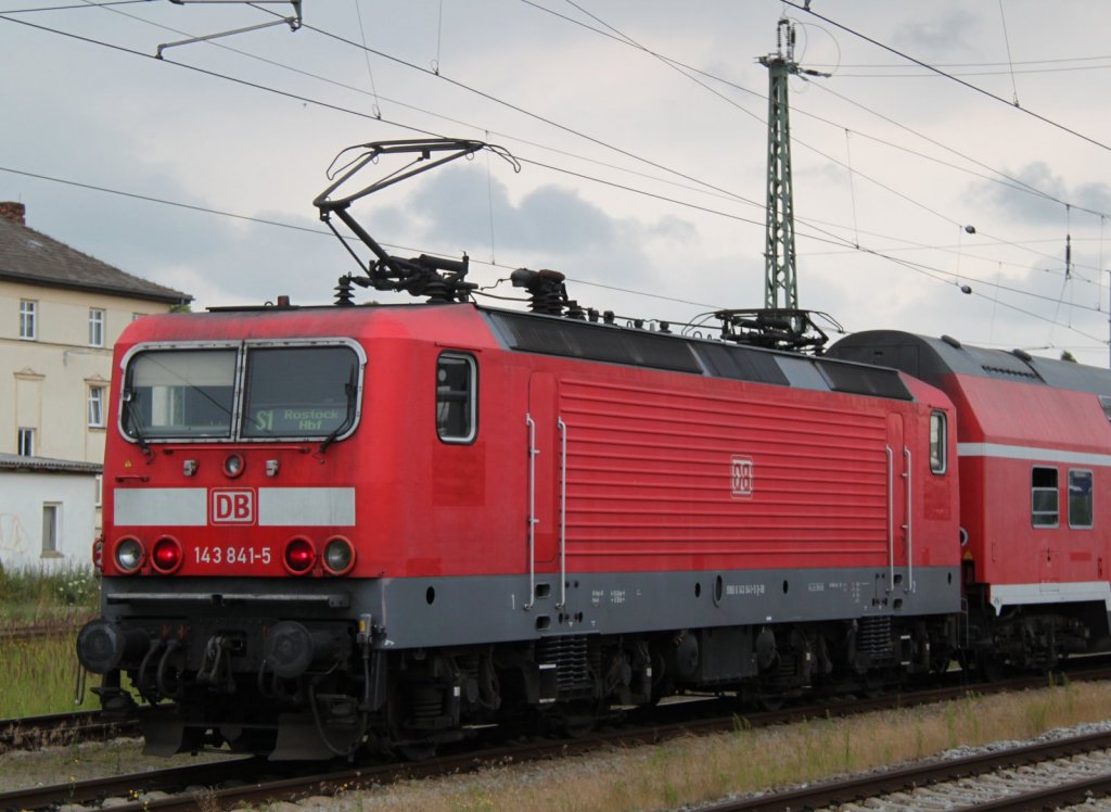 143 841-5 im Rostocker Hbf.14.07.2012