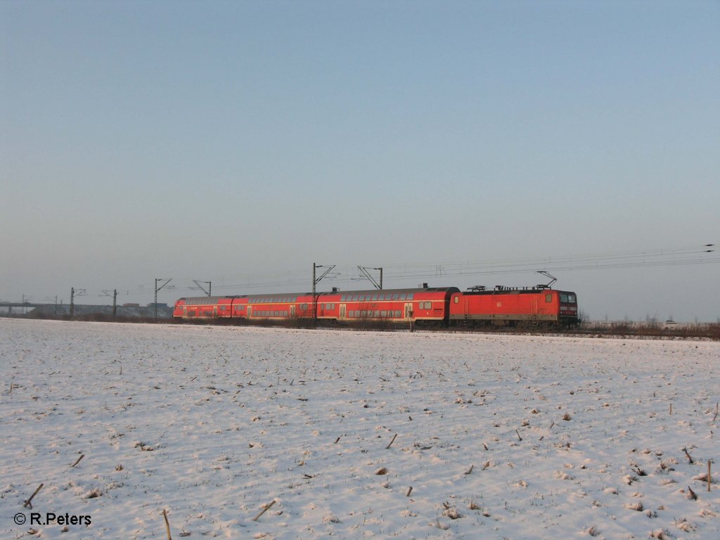 143 844-9 schiebt bei Schkeuditz West eine S10 Halle. 23.12.09