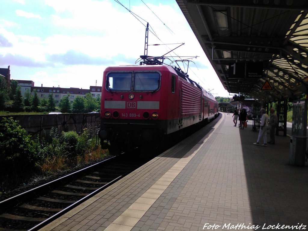 143 889-4 als S1 mit Ziel Warnem�nde im S-Bahn Hp. Rostock-Parkstra�e am 22.6.13