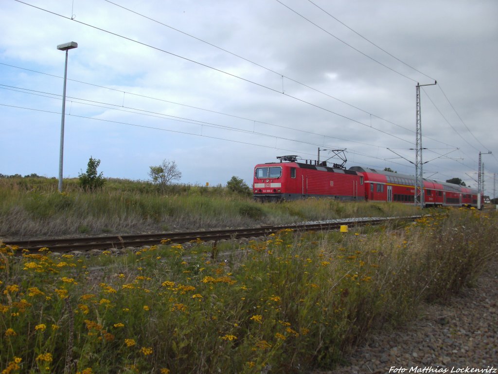 143 899-4 mit dem RE9 mit ziel Stralsund Hbf bei der Einfahrt in Altef�hr am 7.8.13